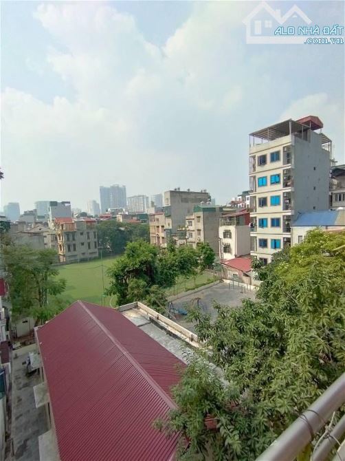NGUYỄN TRÃI, NGÕ THÔNG, KINH DOANH. VIEW SÂN BÓNG. HÀNG XÓM ROYAL CITY.  LÔ GÓC THOÁNG - 3