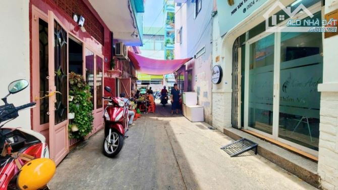 NHÀ TRUNG TÂM Q3, TRẦN QUANG DIỆU, PHƯỜNG 13-46M2-3 TẦNG - 3