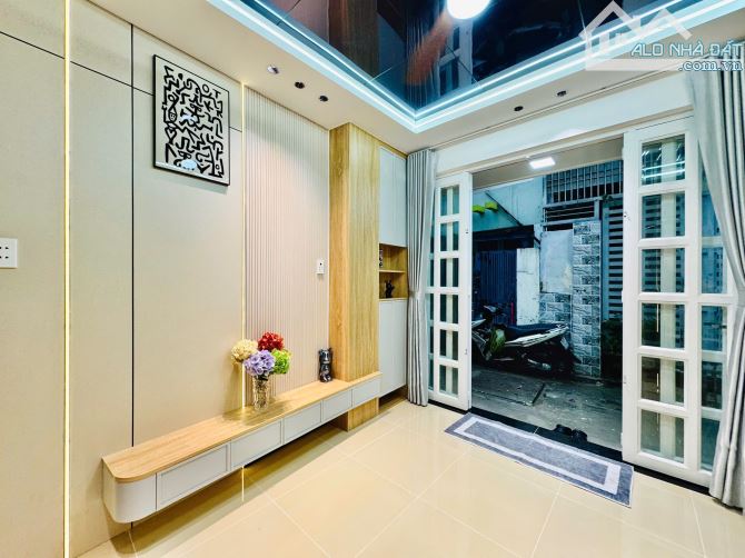Nhà đẹp Nguyễn Văn Công, 3 tầng, 3 phòng ngủ, chỉ nhỉnh nhẹ 2 tỷ - 3