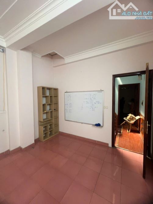 Cho thuê nhà riêng Duy Tân, Cầu Giấy. 24 triệu. DT 55m2, 5 tầng, MT 4m. Ngoc oto, nhà sạch - 3