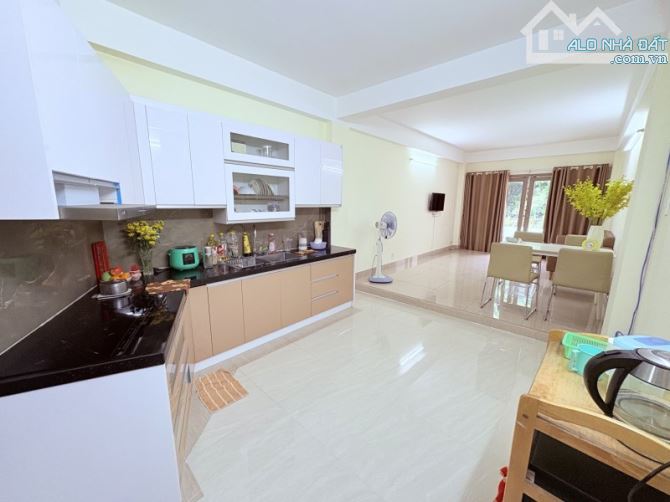 Bán gấp nhà mặt tiền đường Lý Thái Tổ, Quận 3 giáp Quận 1-5 tầng có thang máy-Lề đường 7m - 3