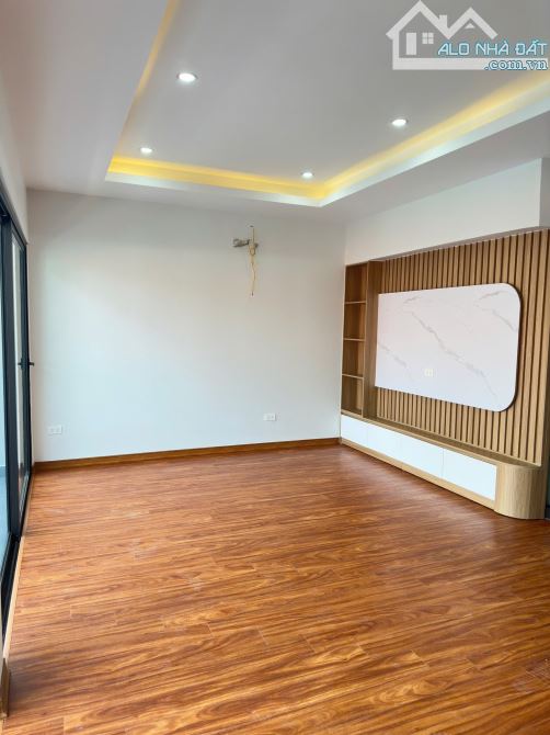 SIÊU PHẨM PHÂN LÔ Ô TÔ TRÁNH HOÀNG VĂN THÁI 40MX4T, Ở VÀ KINH DOANH. - 3