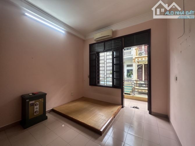 BÁN NHÀ VIỆT HƯNG - 31m-5 T - MỚi KOONG -NGÕ NÔNG - OTO CÁCH 20 M - 3