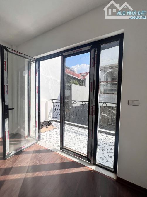 Bán nhà xây mới Hào Nam - Đống Đa - Phân lô - Gara Oto 7 chỗ - 7 tầng - Thang máy - 21.9 t - 3
