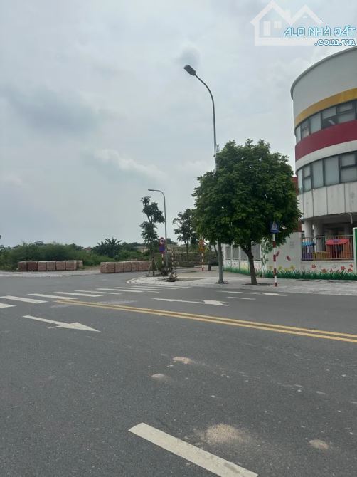 Bán NHÀ LÔ GÓC Bát  KHỐI  Ô tô tránh  Đường Thông Vỉa Hè Rộng  46,5M2 4T+1tum 11,3 tỷ - 3