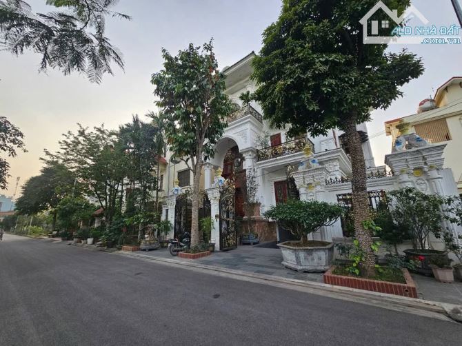 BIỆT THỰ ĐẠI HOÀNG LONG-GIÁ RẺ NHẤT THỊ TRƯỜNG- DT 270 M2- HƯỚNG SANG HỒ ĐIỀU HÒA! - 3