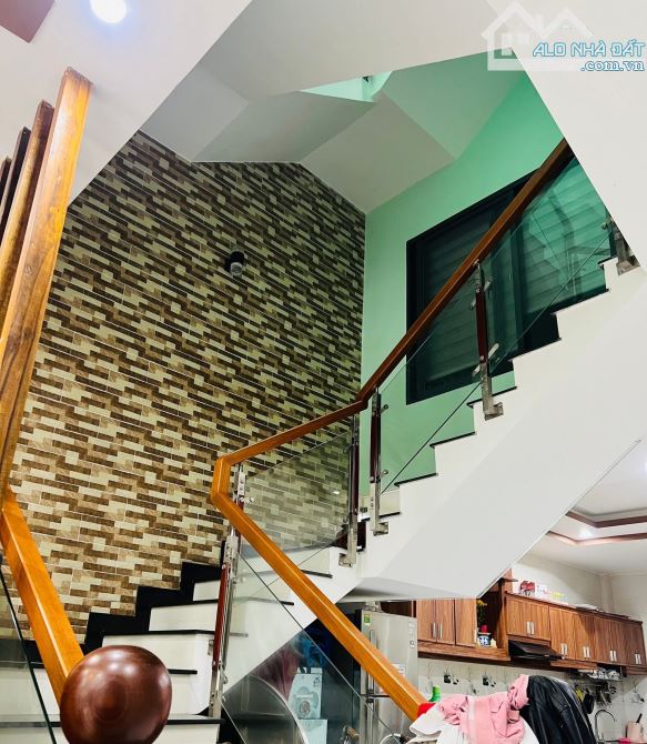🔥 Nhà 3 tầng, mặt tiền đường Dương Đức Hiền 📌Vị trí:  👉 Cách biển 100m, - 3