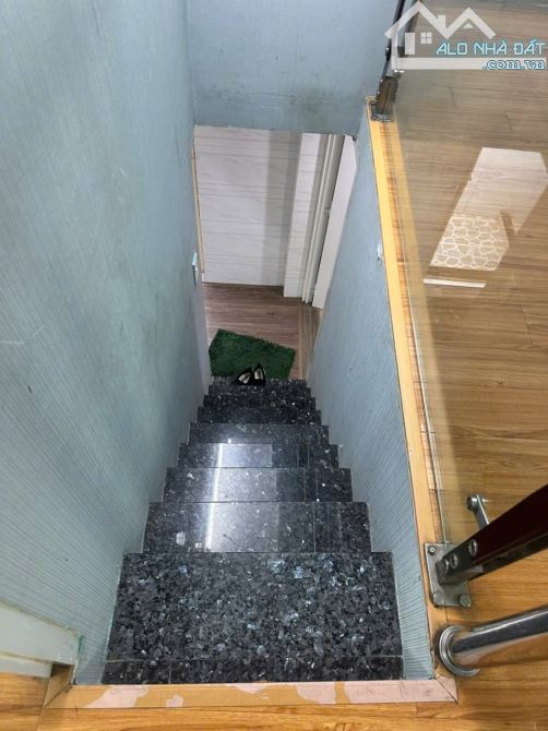 3PN, 2wc. Nhà nguyễn Chí Thanh, Q10. DT: 3.5x14m, 1 lầu. Giá 13 triệu - 3