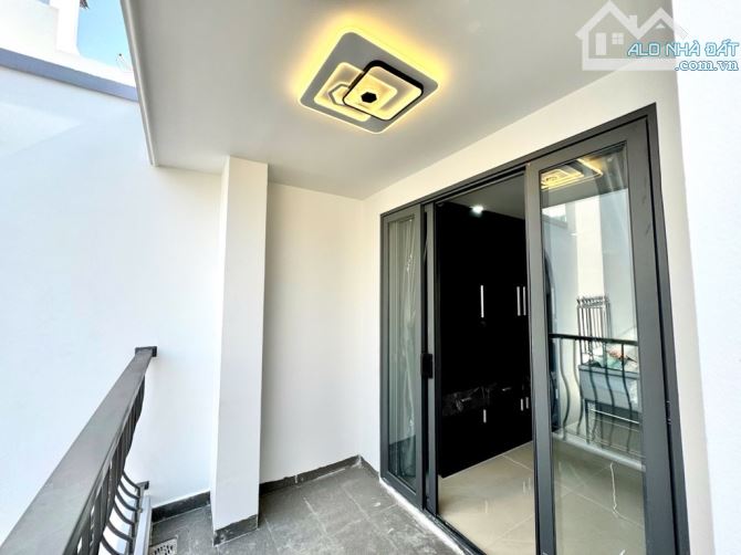🏡🏡 Bán nhà cách hẻm xe tải chỉ 10 bước chân đường Nguyên Hồng - Gò Vấp. 45m2, 4 tầng, 4 - 3
