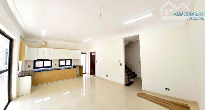 SIÊU VIP LỆ MẬT VIỆT HƯNG, NHÀ MỚI, LÔ GÓC 46 M², 6 TẦNG THANG MÁY, Ô TÔ VÀO NHÀ. - 3
