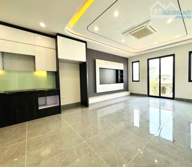 View KĐT Khai Sơn - Phố Ngọc Thụy, Nhà đẹp Thang Máy 6Tầng - VF9 Quay đầu, Giá Đầu Tư F1 - 3