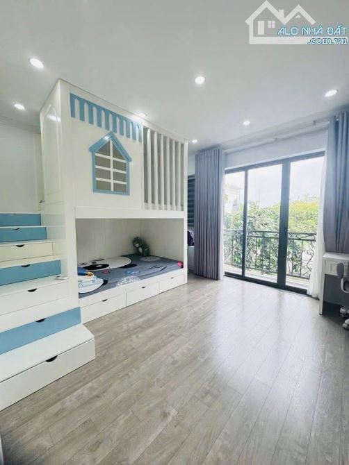 Phân lô Phúc Lợi 75X5T, TM, vỉa hè, ô tô tránh, KD, Full nội thất, gần Vinhome,giá tốt21.5 - 3