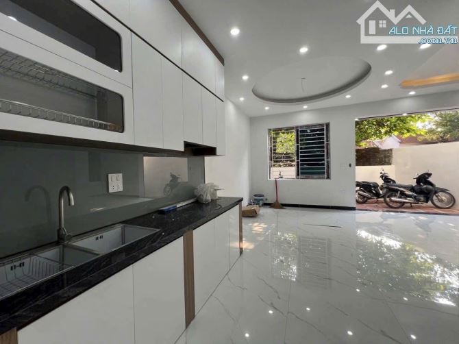 BÁN NHÀ MỚI PHỐ SƠN ĐỒNG  DT 47M2 X 5 TẦNG Ô TÔ VÀO LÔ GÓC  CÓ 6 PHÒNG NGỦ SỔ  D - 3