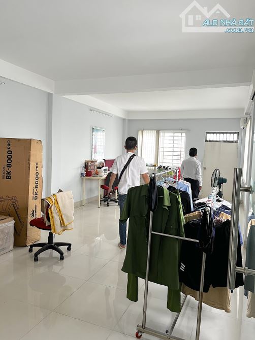 Nhà MT Phạm Văn Đồng 4,2x22 Trệt.3L Trống suốt .ST.KDoanh Đa ngành - 3