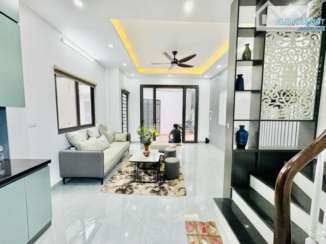 Nhà đẹp Lô Góc - 5Tầng xây mới - Về ở được ngay ( Kinh Doanh Công Nghệ cũ ) - 3