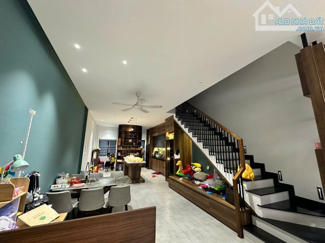 NHÀ ĐEP 3 TẦNG KHU VIP HOÀ XUÂN - HÀNG H.IẾM CÒN SÓT LẠI – ĐÔNG NAM - VIEW CÔNG VIÊN - 3