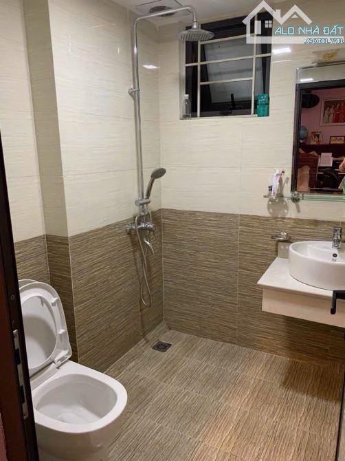 Bán nhà Gia Thượng, Ngọc Thuỵ, gần cv 33m x 5T oto đỗ cửa nhỉnh 7t còn tl. LH - 3