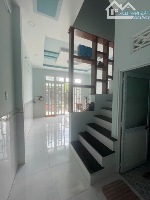 Bán Nhà 1 Lầu, 3PN, SHR, Chỉ 100m ra QL50, giá 2 tỉ 50 tr có TL. - 3