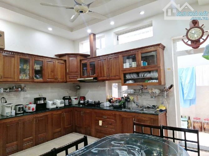 CHÍNH CHỦ GẤP BÁN NHÀ MTKD VIP Q2- ĐƯỜNG 10M 20TỶ 100M2 3 TẦNG - 3