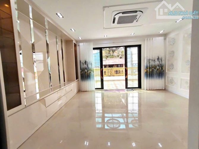 BÁN NHÀ NGUYỄN KHÁNH TOÀN, CẦU GIẤY - 60M x 6T THANG MÁY - MT 5.5M - GARA Ô TÔ- KINH DOANH - 3