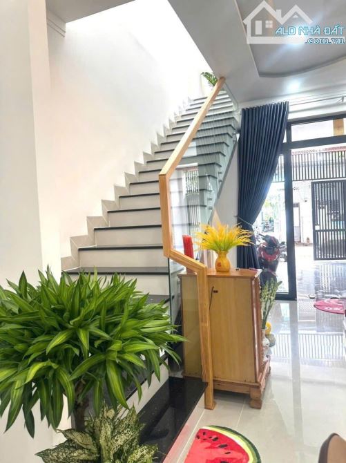 Nhà toạ lạc tại hẻm 271 /lê duẩn ngay trung tâm phố gần các tiện ích - 3