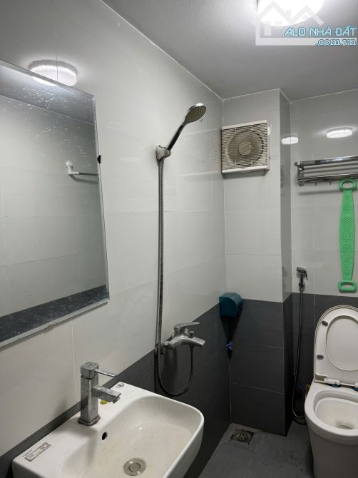 TÂY HÀ NỘI/ DI TRẠCH: NHÀ 5 TẦNG MỚI - 2 Ô TÔ TẢI TRÁNH NHAU - 3
