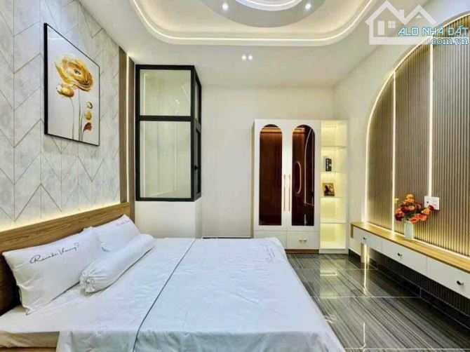 Vị trí đẹp gần Vạn Hạnh Mall. Căn 49m² Sư Vạn Hạnh xây 1 trệt 3 lầu, giá 4.35 tỷ. Sổ sẵn - 3