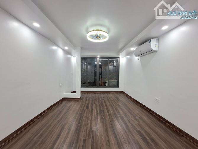 Tập thể 3 tầng Trần Đại Nghĩa, ngay khu Đh Bách Kinh Xây, gần vành đai 2.5 - 100m2 - 3