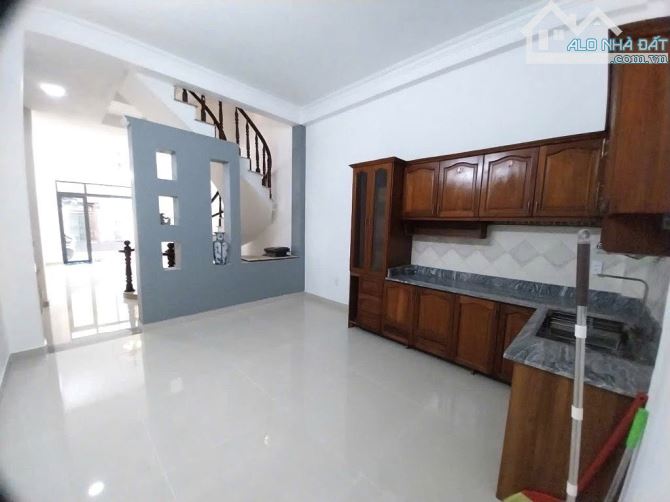 GẤP BÁN - Nhà 3 Tầng hẻm xe hơi đường TÂN THỚI NHẤT 01, DT 92m2 (4 x 23), hẻm 6m thông. - 3