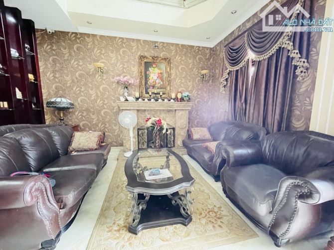 đường Liên Ấp 2-3 bình chánh 300m2 4 tầng giá chỉ 26.x tỷ - 3
