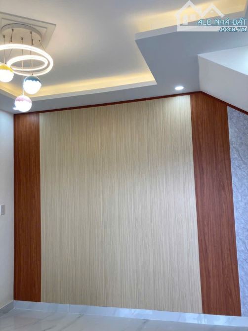 BÁN NHÀ 2 TẦNG ĐẸP - MẶT TIỀN RỘNG 8M - TÔN ĐẢN - 3