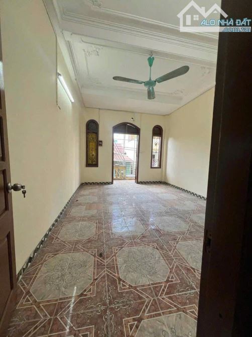 Cho thuê nhà nguyên căn ngõ 62 Mai Động, 72m2 - 4 tầng - 4 phòng - 3 wc  16,5 triệu/th - 3