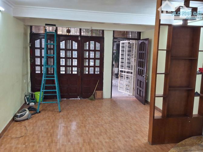 Cho thuê nhà làm văn phòng tại phố Trần QuangDiệu, Ô Chợ Dừa, Đống Đa 50m2 x4 tầng, 23tr - 3