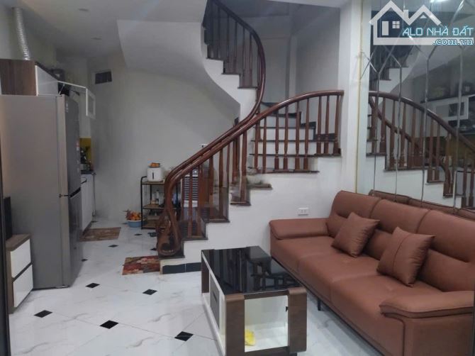 Cho thuê nhà nguyên căn ngách 269 Ngõ Quỳnh, Quỳnh Lôi, Hai Bà Trưng. DT 35m x 5 tầng, - 3