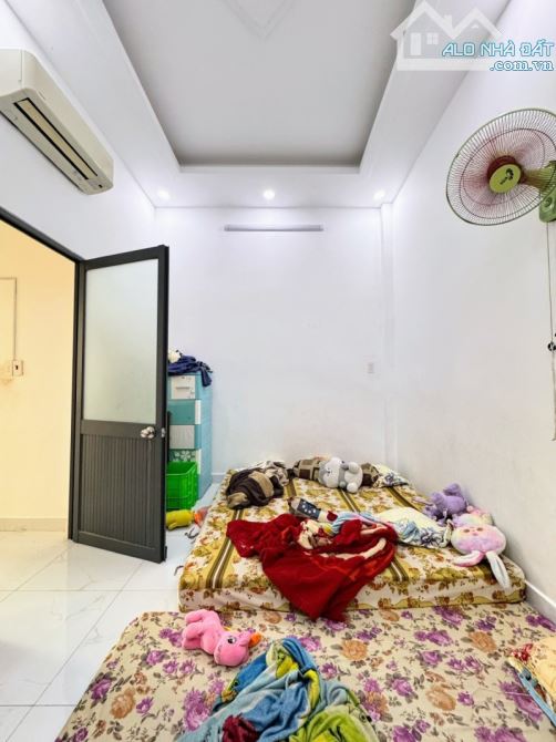 Nhà Mới Gần ChợBình Long (4.4x9.5)–2Tầng Sát Tân Phú Giá 4,278Tỷ - 4