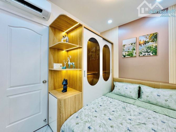 NGUYỄN VĂN LẠC P21 BÌNH THẠNH  GẦN ĐH TÔN ĐỨC THẮNG, CÁCH MẶT TIỀN 30M DT 24M2 2PN 2WC 7.8 - 4