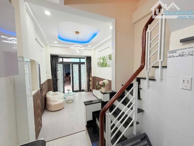 Bán nhà Tân Bình 3 tầng hẻm Lạc Long Quân 25m2 chỉ 3.85 tỷ - 4