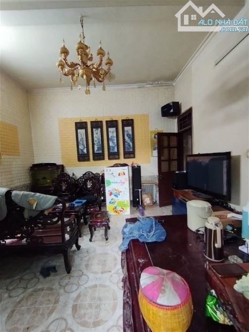 NGUYỄN TRÃI, NGÕ THÔNG, KINH DOANH. VIEW SÂN BÓNG. HÀNG XÓM ROYAL CITY.  LÔ GÓC THOÁNG - 4