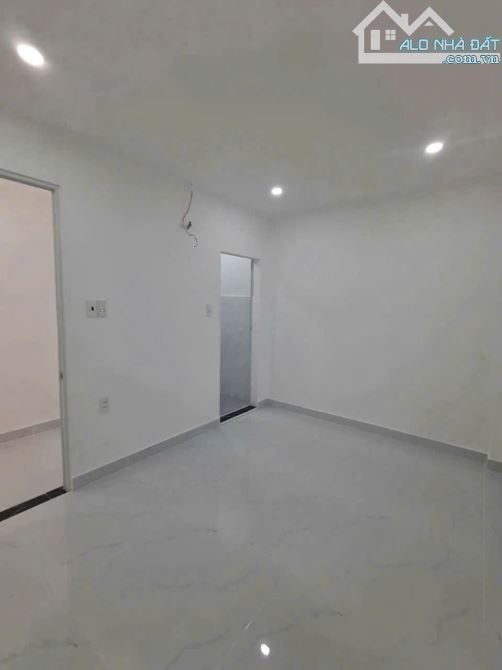Tôi bán nhà 1 Trệt - 1 Lầu, 2 PN, 2 WC, nhà mới xây, Quận Bình Tân. Giá: 1 Tỷ 750triệu - 4