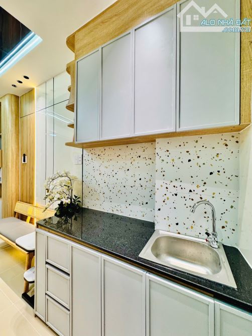 Nhà đẹp Nguyễn Văn Công, 3 tầng, 3 phòng ngủ, chỉ nhỉnh nhẹ 2 tỷ - 4