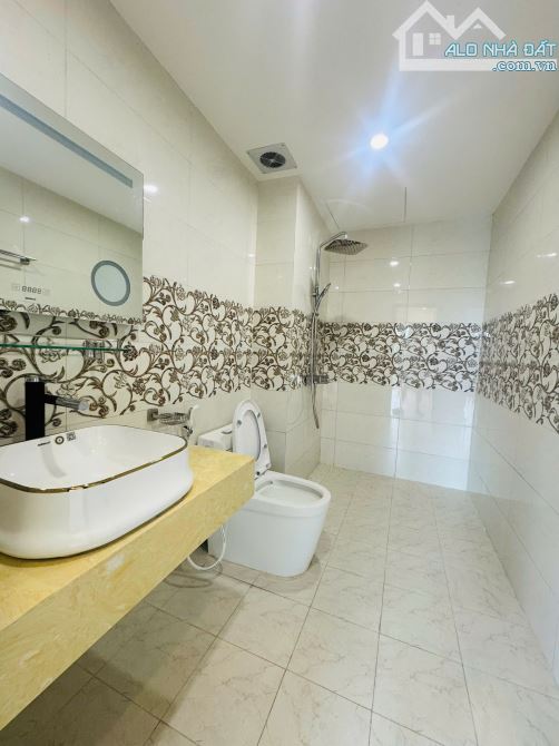Bán rẻ, nhà đẹp Long Biên, mặt phố lô góc mới 83 m2 x 5 tầng, thang máy - 13,8 tỷ - 4
