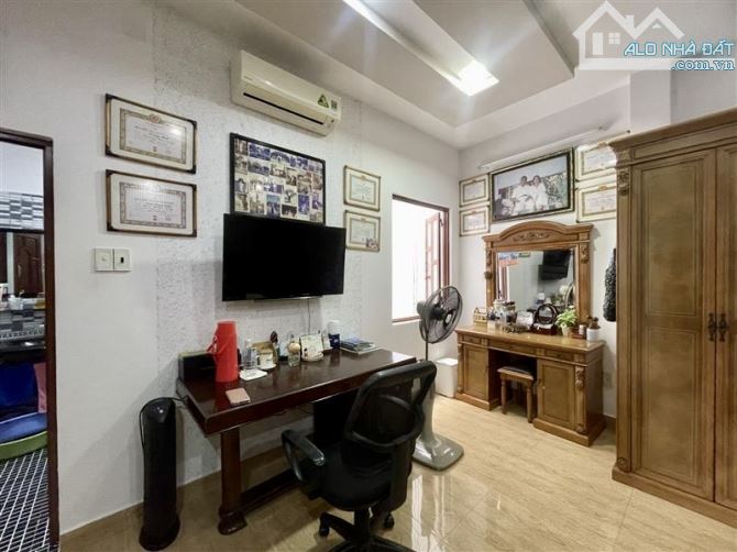 🏠 HIẾ.M - QUẬN 7 - 3 TẦNG BTCT – XE HƠI VÀO NHÀ – NGANG KHỦNG 6M -TẶNG NỘI THẤT – HƠN 7T - 4