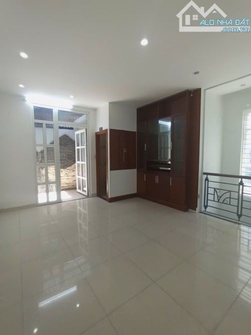 CĂN GÓC - MẶT TIỀN LÊ VĂN THỊNH -GẦN CHỢ – DT: 164 M² – 1 HẦM + 6 TẦNG  – CHỈ NHỈNH 22 TỶ - 4