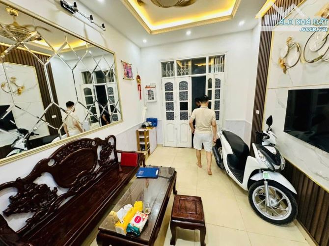 Nguyễn Khang, 30m, 4ngủ, Ngõ rộng gần phố, Nhà đẹp ở ngay, Sổ vuông vắn, Gần hồ thoáng mát - 4