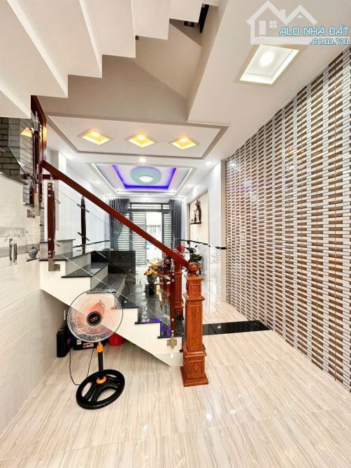 NHÀ ĐẸP – XÂY Ở KIÊN CỐ, NHƯ MỚI - 3 TẦNG 5.X TỶ, Q12 - 4