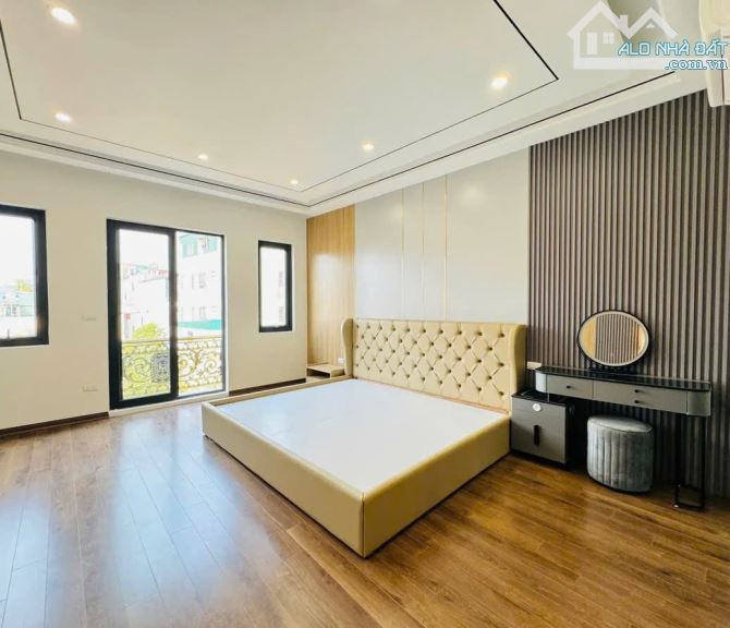 View KĐT Khai Sơn - Phố Ngọc Thụy, Nhà đẹp Thang Máy 6Tầng - VF9 Quay đầu, Giá Đầu Tư F1 - 4
