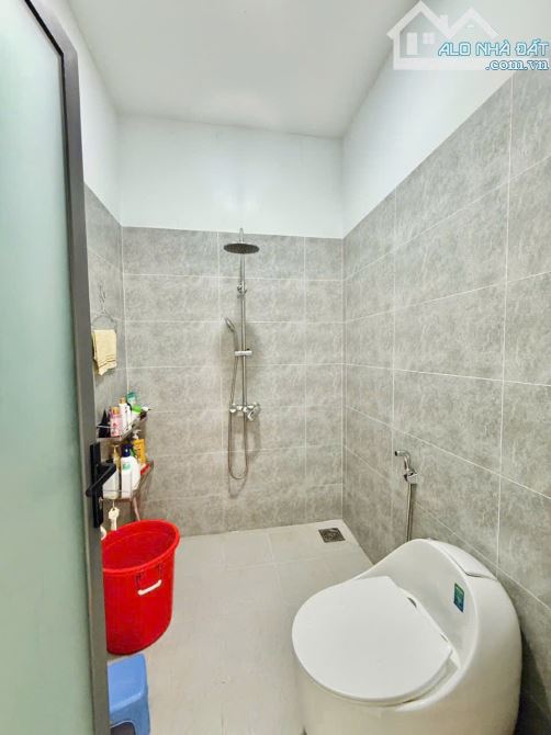 BÁN NHÀ NGAY NẰM TRONG CHỢ THẠNH XUÂN-Q12-60M2-1 TRÊT-1 LẦU-GIÁ 4,48 T-CÒN BỚT LỘC - 4