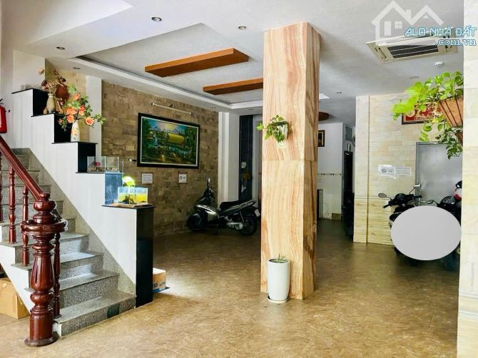 Bán Khách Sạn 6 Tầng - Căn góc Mặt Đường Lý Nam Đế rộng 20M, thành phố Nha Tran - 4