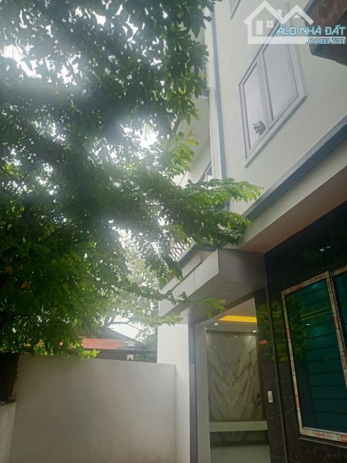 BÁN NHÀ MỚI PHỐ SƠN ĐỒNG  DT 47M2 X 5 TẦNG Ô TÔ VÀO LÔ GÓC  CÓ 6 PHÒNG NGỦ SỔ  D - 4
