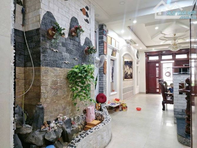 CHÍNH CHỦ GẤP BÁN NHÀ MTKD VIP Q2- ĐƯỜNG 10M 20TỶ 100M2 3 TẦNG - 4